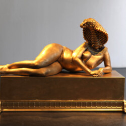 Berit Talpsepp Jaanisoo – Cleopatra, epoksihartsi, lasikuitu, polyuretaani, puu, vaneri, messinki, turkoosi, 110 x 74 x 167 cm, 2018